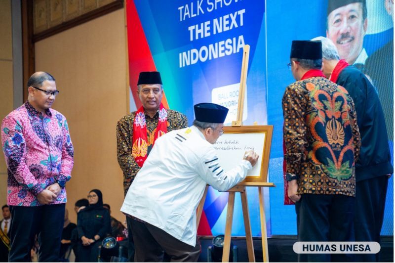 Mendikdasmen menuliskan harapannya kepada Pengurus Pusat IKA Unesa yang baru saja dilantik.